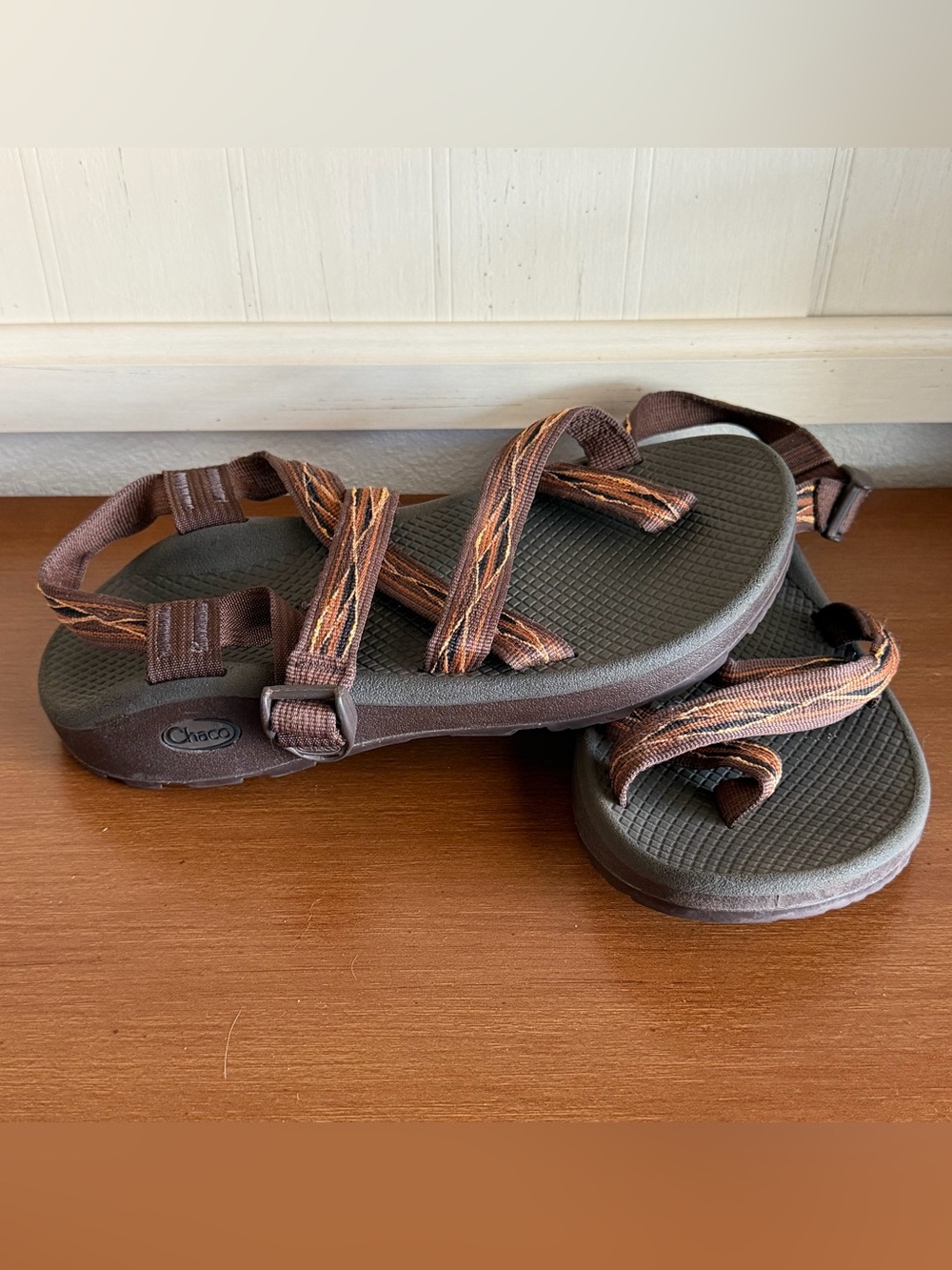 Chaco Men's 8 Z/2 Athletic Sandals Strappy Outdoor Gorpcore Hiking Active Brown